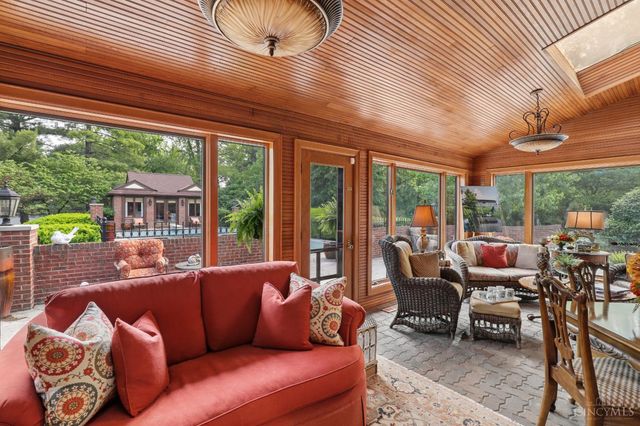 9 Little Creek Lane, Glendale, OH 45246