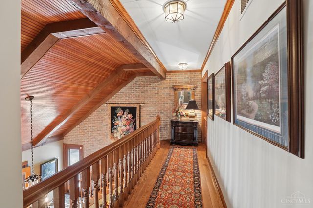 9 Little Creek Lane, Glendale, OH 45246