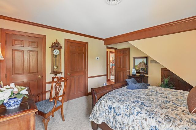 9 Little Creek Lane, Glendale, OH 45246