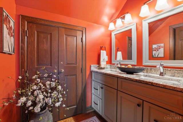 9 Little Creek Lane, Glendale, OH 45246