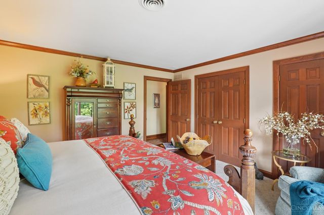 9 Little Creek Lane, Glendale, OH 45246