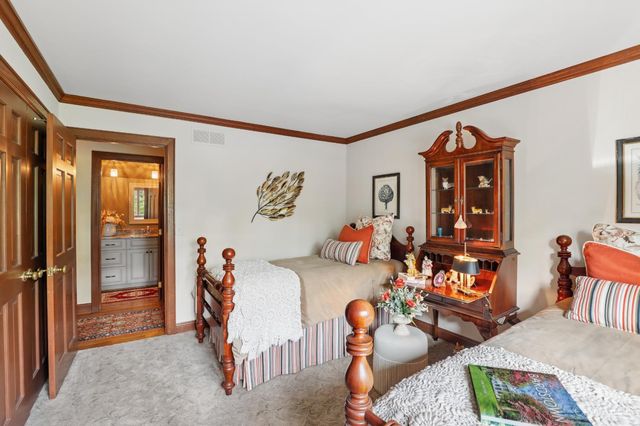 9 Little Creek Lane, Glendale, OH 45246