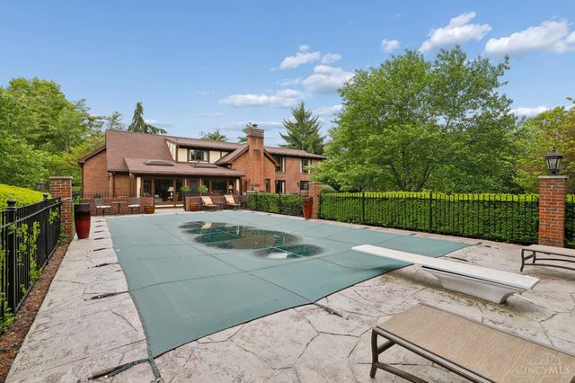 9 Little Creek Lane, Glendale, OH 45246