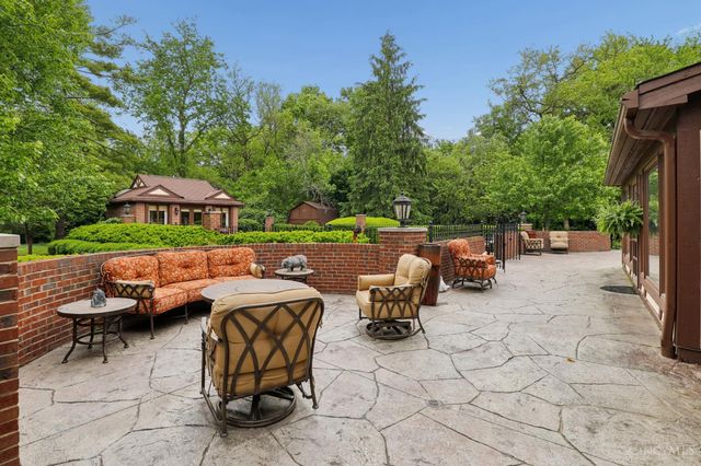 9 Little Creek Lane, Glendale, OH 45246