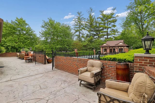 9 Little Creek Lane, Glendale, OH 45246