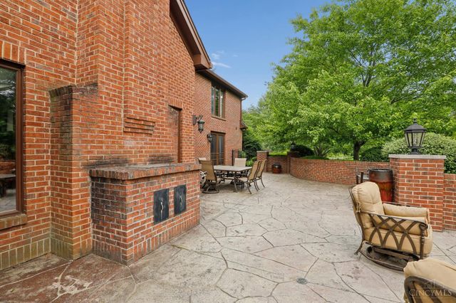 9 Little Creek Lane, Glendale, OH 45246