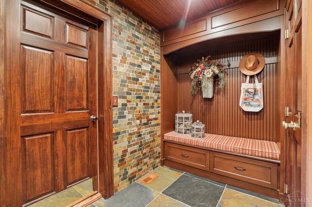 9 Little Creek Lane, Glendale, OH 45246