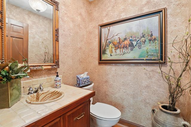 9 Little Creek Lane, Glendale, OH 45246