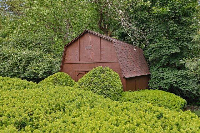 9 Little Creek Lane, Glendale, OH 45246