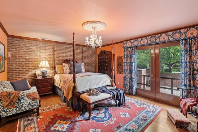 9 Little Creek Lane, Glendale, OH 45246