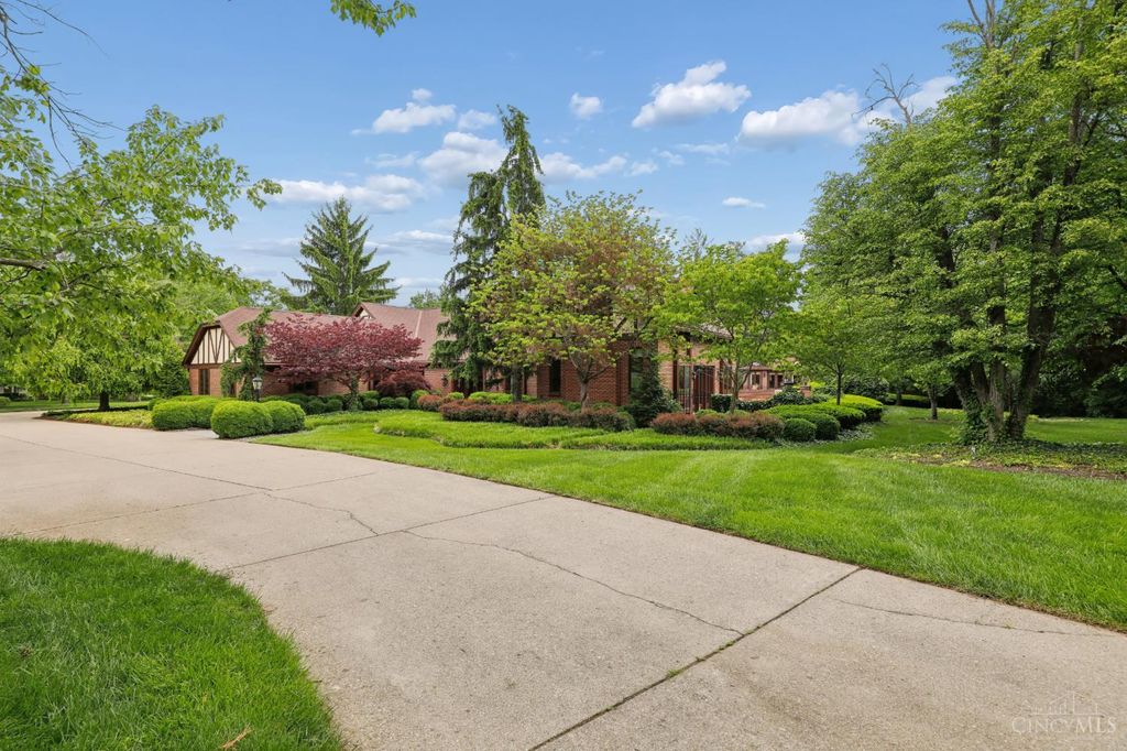 9 Little Creek Lane, Glendale, OH 45246