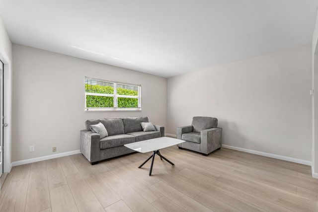 1212 SE 2ND Court 103, Fort Lauderdale, FL 33301