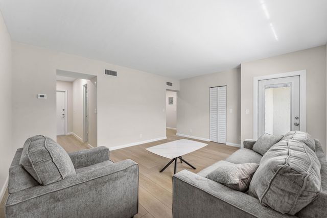 1212 SE 2ND Court 103, Fort Lauderdale, FL 33301