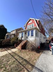 234 Cochran Place, Valley Stream, NY 11581