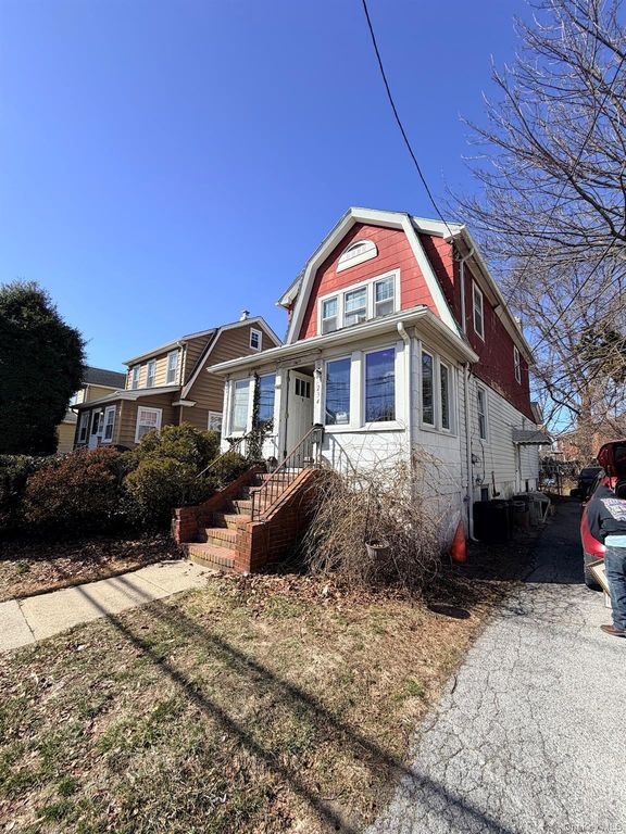 234 Cochran Place, Valley Stream, NY 11581