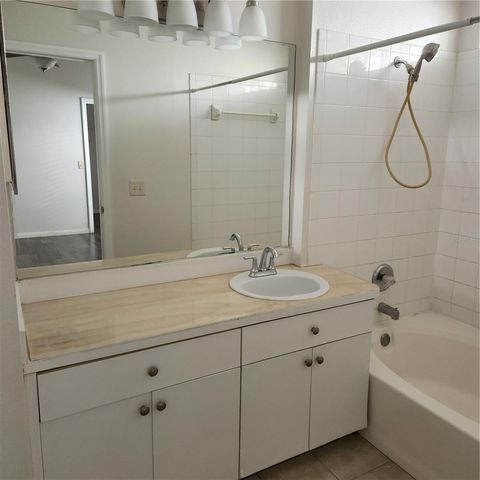 28525 SEASHELL COURT, Zephyrhills, FL 33545