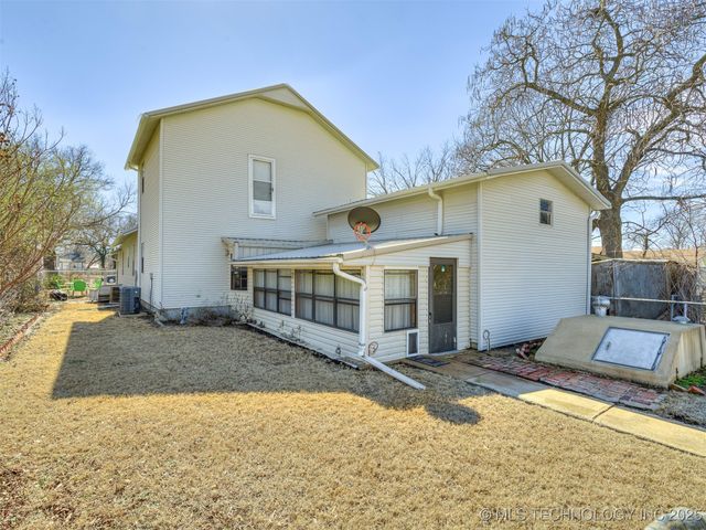 1123 E 9th Street, Okmulgee, OK 74447