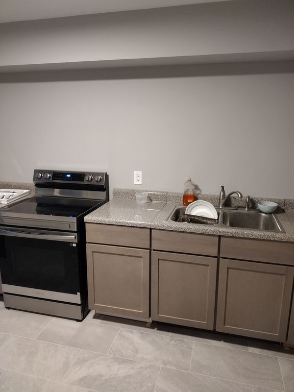 Image 4 of property listing at 1210 Dale Avenue 2I, Arlington Heights, IL 60004