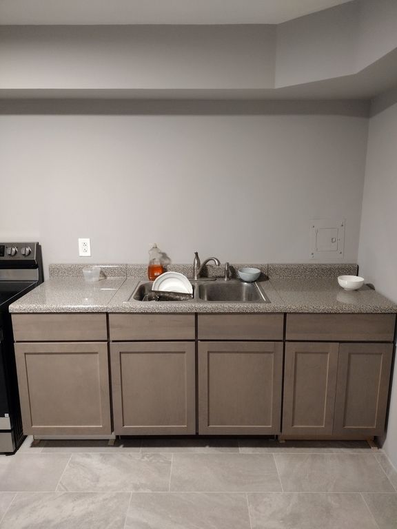 Image 5 of property listing at 1210 Dale Avenue 2I, Arlington Heights, IL 60004