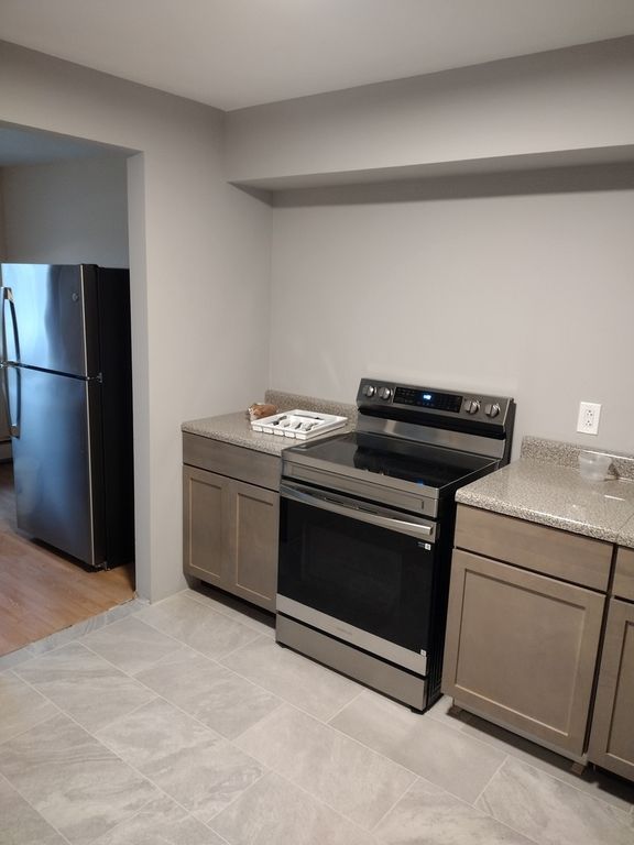 Image 6 of property listing at 1210 Dale Avenue 2I, Arlington Heights, IL 60004