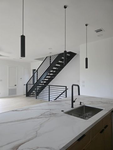4125 Marina St, Houston, TX 77007