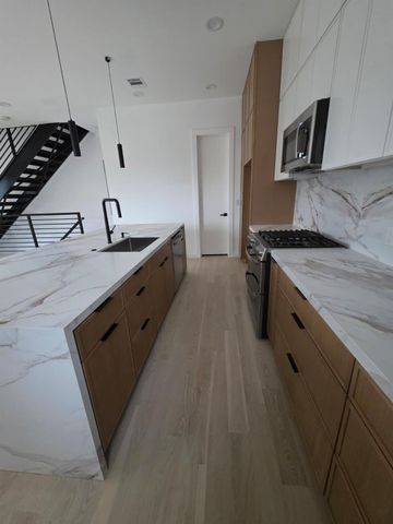 4125 Marina St, Houston, TX 77007
