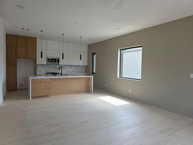 4125 Marina St, Houston, TX 77007