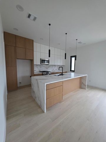 4125 Marina St, Houston, TX 77007