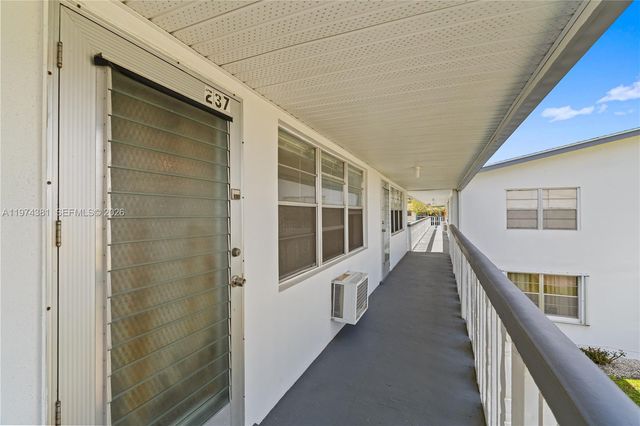 237 Camden J 237 237, West Palm Beach, FL 33417
