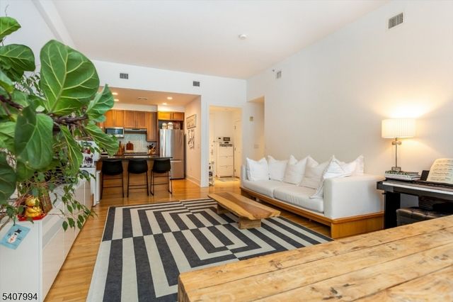 85 Park Ave 205, Glen Ridge Boro Twp., NJ 07028