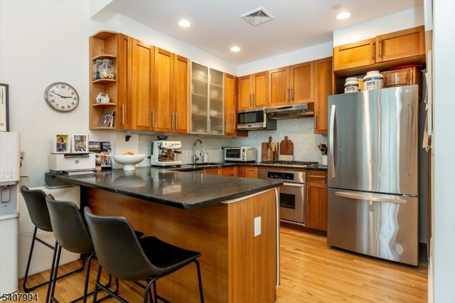 85 Park Ave 205, Glen Ridge Boro Twp., NJ 07028