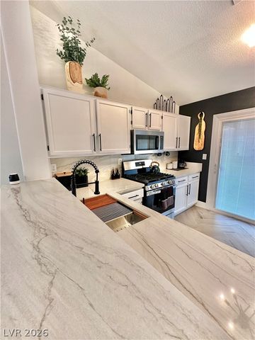 1724 PINION MESA Court, Las Vegas, NV 89128