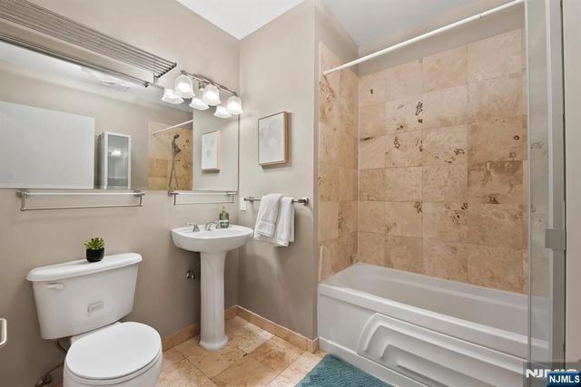 159 2nd Street 404, Jersey City, NJ 07302