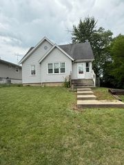526 Grandview Drive, Round Lake Park, IL 60073