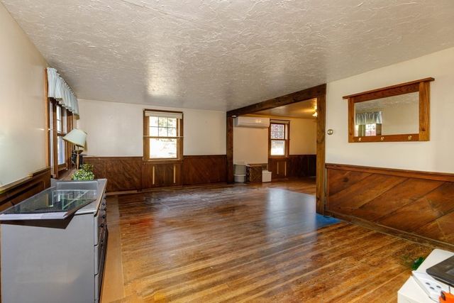 160 Lunenburg Road, Townsend, MA 01474