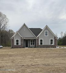 441 Centerline Roper Loop, Byhalia, MS 38611