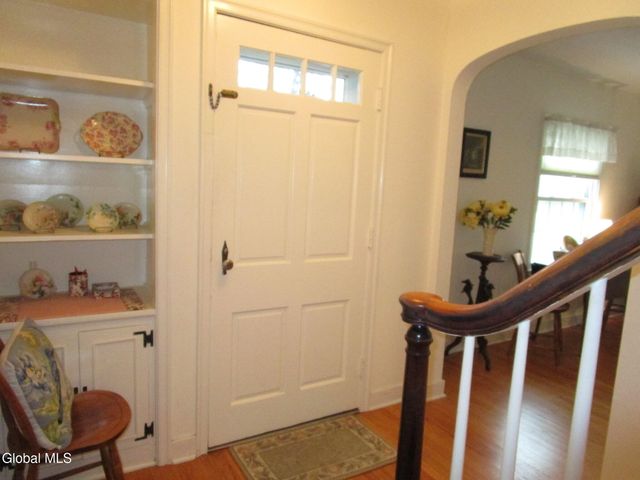 2276 Cayuga Road, Niskayuna, NY 12309