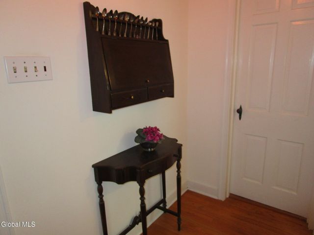 2276 Cayuga Road, Niskayuna, NY 12309