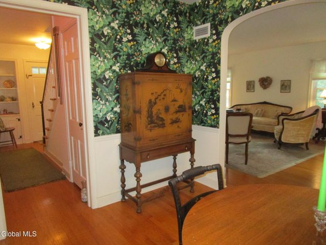 2276 Cayuga Road, Niskayuna, NY 12309