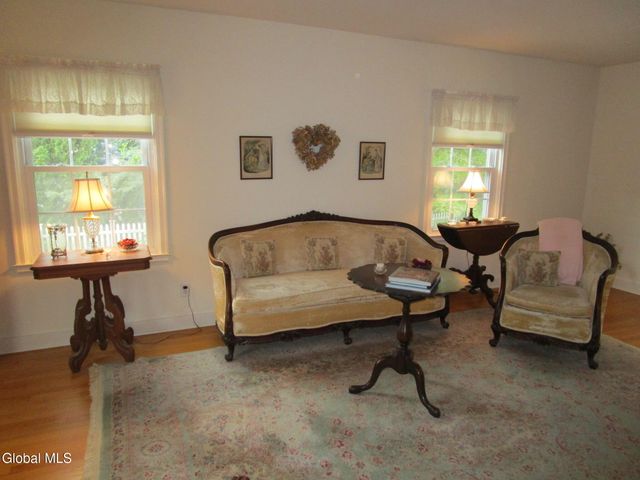 2276 Cayuga Road, Niskayuna, NY 12309