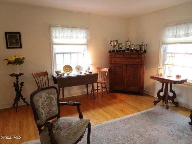 2276 Cayuga Road, Niskayuna, NY 12309