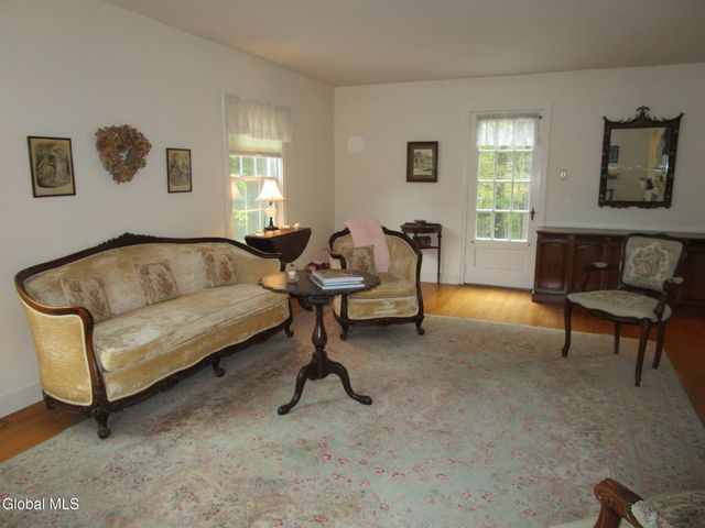 2276 Cayuga Road, Niskayuna, NY 12309