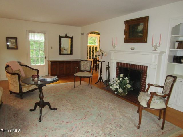 2276 Cayuga Road, Niskayuna, NY 12309