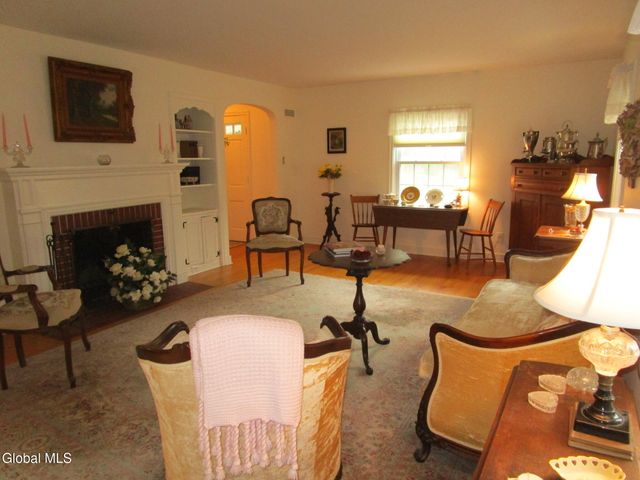 2276 Cayuga Road, Niskayuna, NY 12309