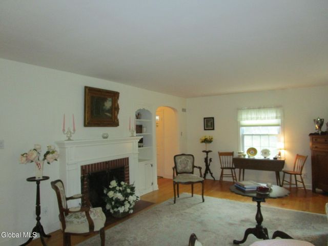 2276 Cayuga Road, Niskayuna, NY 12309