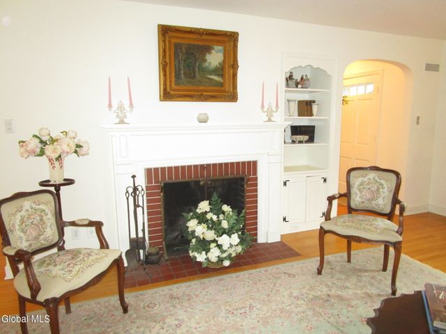 2276 Cayuga Road, Niskayuna, NY 12309