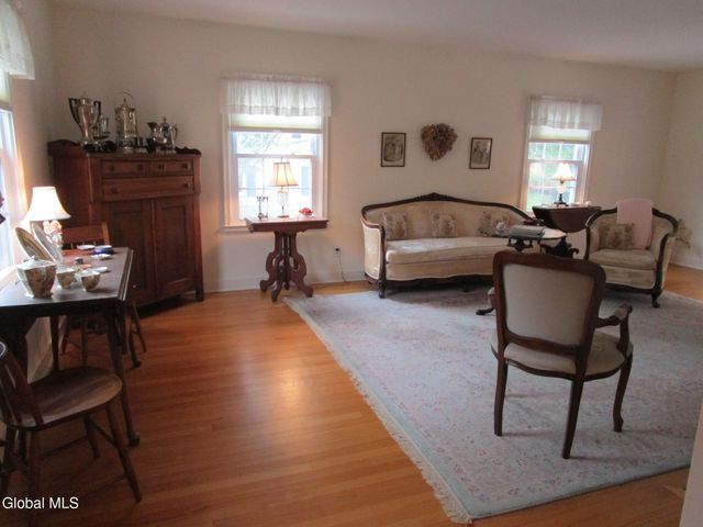 2276 Cayuga Road, Niskayuna, NY 12309