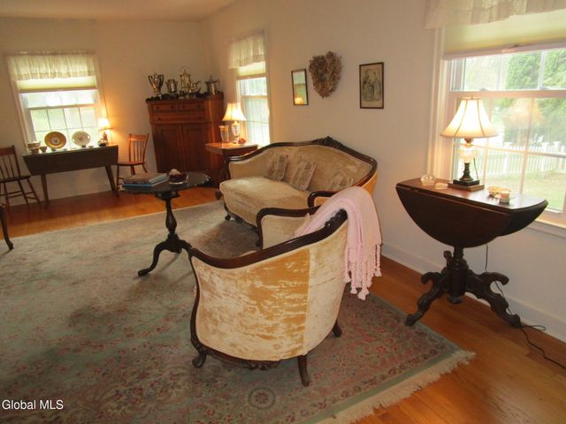 2276 Cayuga Road, Niskayuna, NY 12309