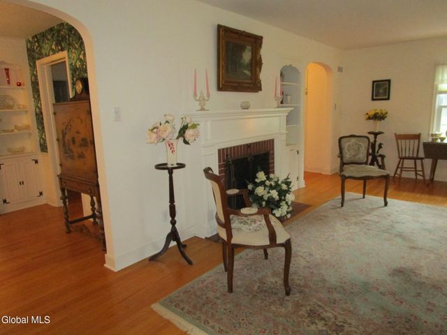 2276 Cayuga Road, Niskayuna, NY 12309