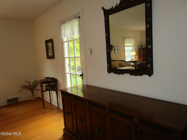 2276 Cayuga Road, Niskayuna, NY 12309